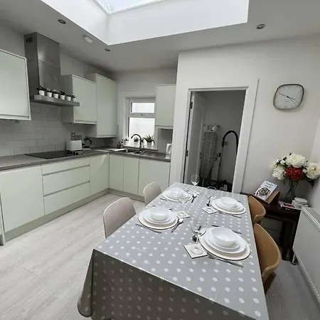 The Trinity College Townhouse Apartment *