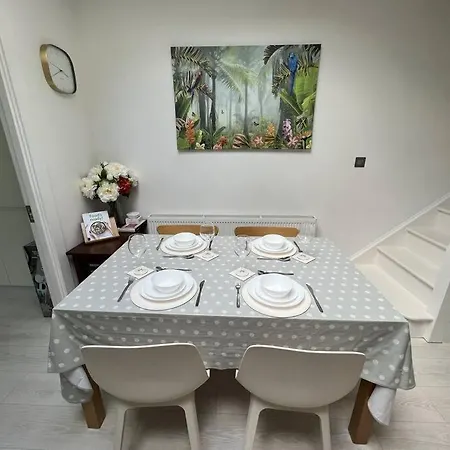 The Trinity College Townhouse Apartment Dublin